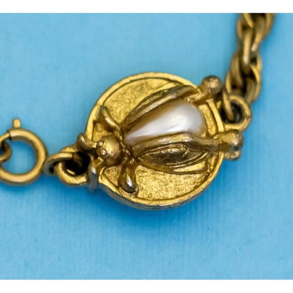 1/2 inch, Vintage Pearl Bug Fly Center Gold Tone Chain Link Bracelet - N32 - Picture 2 of 3